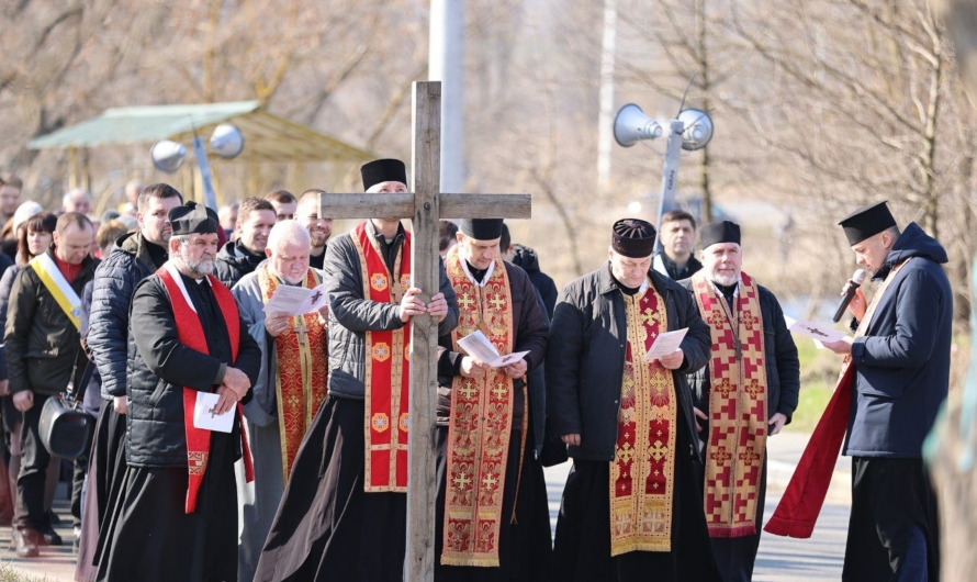 Греко-католики прошли крестным ходом в Буче в память о жертвах войны
