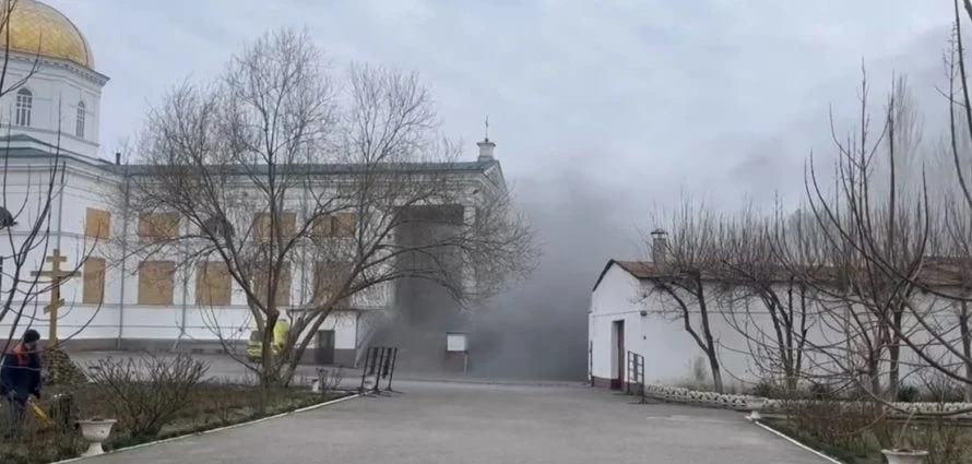 В Херсоне во время российских обстрелов снаряд попал в Свято-Духовский собор