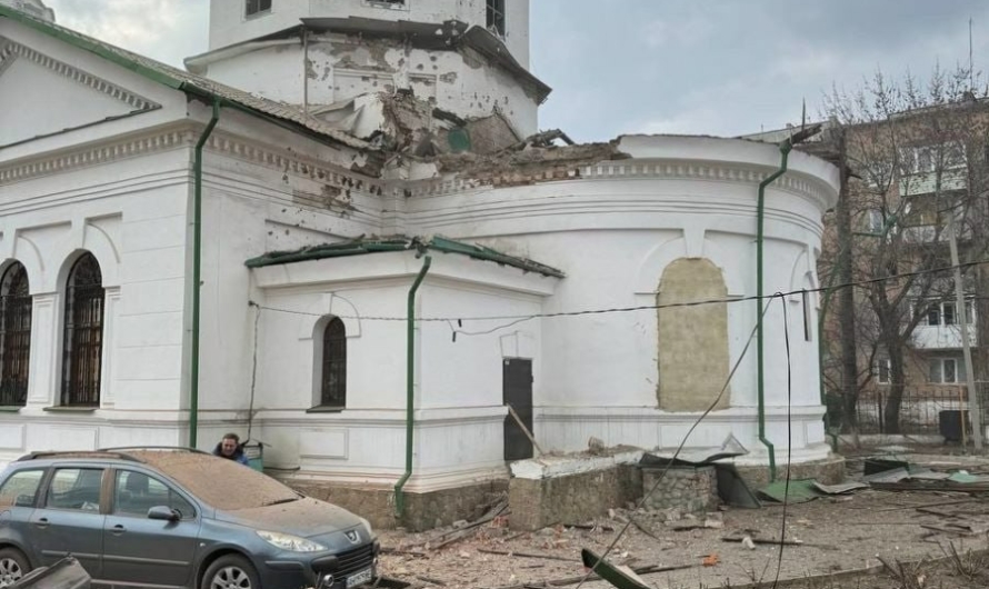 В Торецке в Донецкой области от обстрела пострадал Макариевский храм