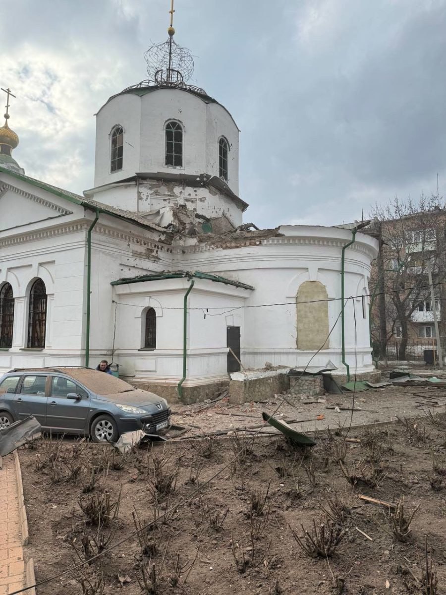 В Торецке в Донецкой области от обстрела пострадал Макариевский храм