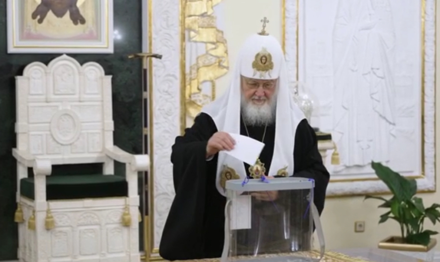 Избирательная урна досрочно приехала к патриарху Кириллу 
