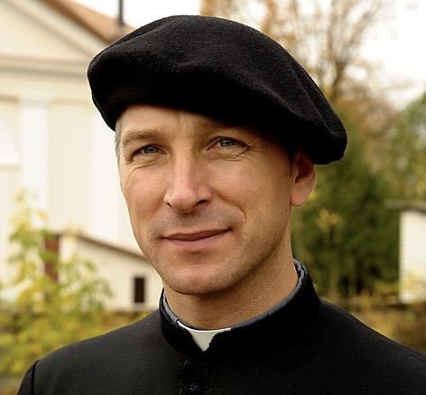 В Беларуси католического священника судили за «экстремизм».