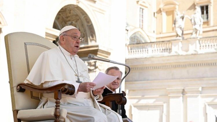 Папа Франциск призвал освободить военнопленных и осудил пытки