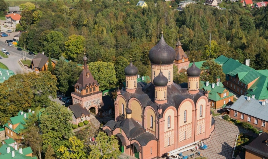 Монахини Пюхтицкого монастыря в Эстонии выступили с заявлением: не втягивайте нас в политику
