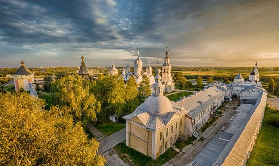 Заупокойную литию по Алексею Навальному отслужили и в монастыре в Вологде