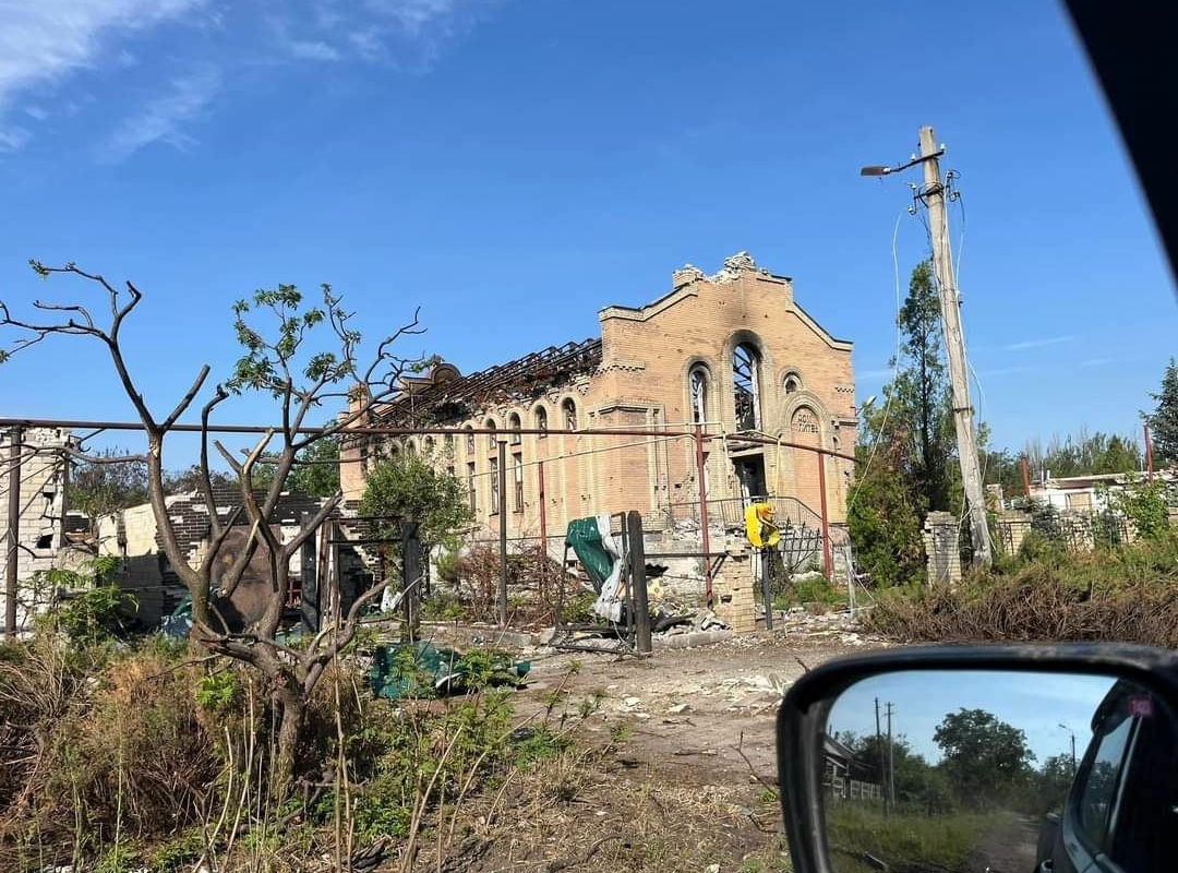 Баптистский Дом молитвы в разрушенном городе Часов Яр. Июнь 2024. Фотофакт  — Христиане против войны