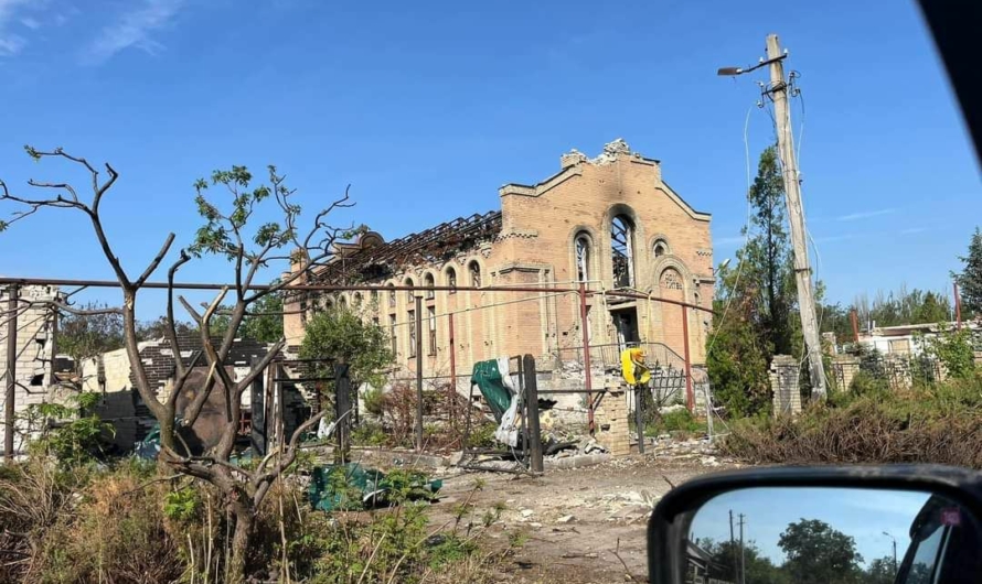 Баптистский Дом молитвы в разрушенном городе Часов Яр. Июнь 2024. Фотофакт