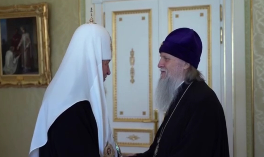 Верующие УПЦ недовольны тем, что митрополит Ионафан уехал в Россию