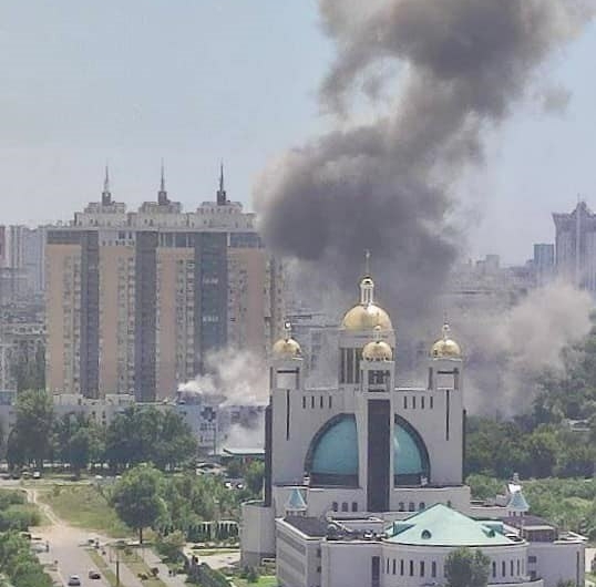 Россия обстреляла ракетами больницы в Киеве и почти попала в собор