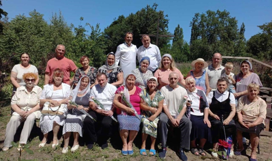 Украинские баптисты провели массовое крещение в прифронтовом Селидове