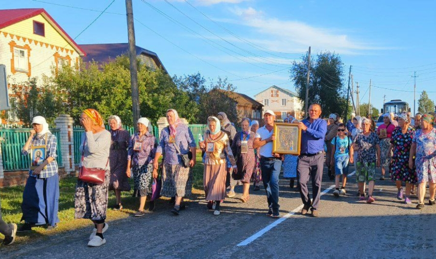 В Чувашии прошел крестный ход, который посвятили годовщине убийства царской семьи Романовых и российской армии, воюющей в Украине