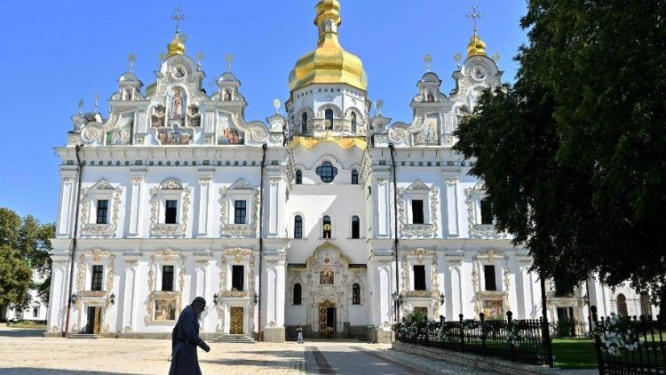 Папа Франциск попросил не упразднять никакую христианскую Церковь