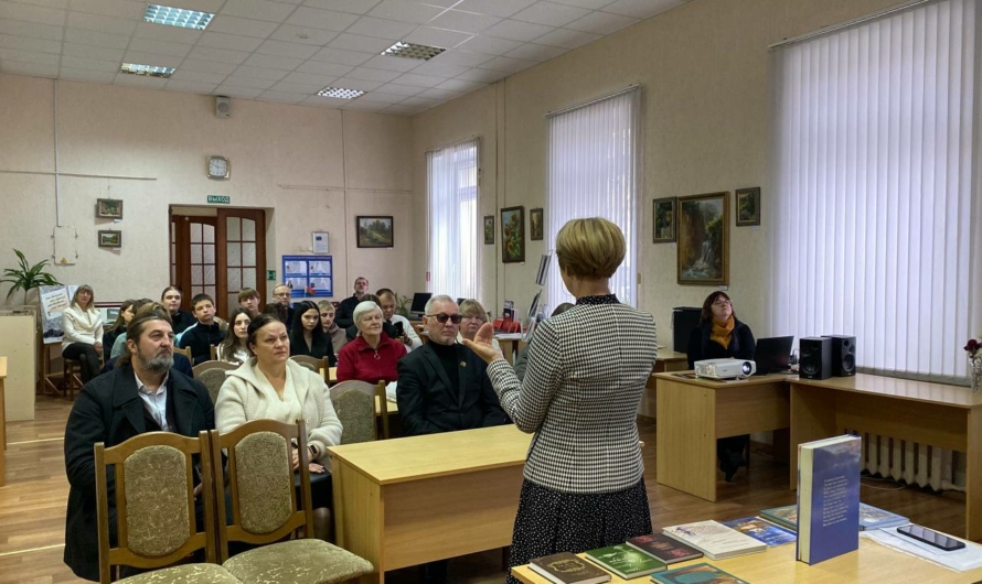 Беларусских студентов-теологов знакомили с творчеством поэтессы, поддерживающей войну в Украине