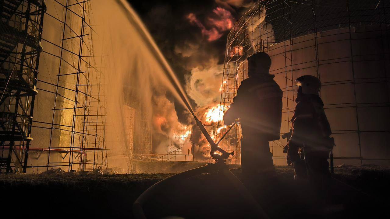 Воронежские власти отменили крещенские купания в Лискинском районе из-за пожара на нефтебазе после атаки беспилотников