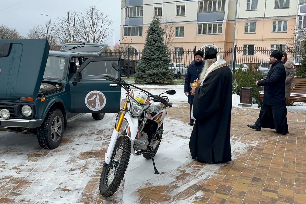 Орловский митрополит самолично освятил технику для российских танкистов