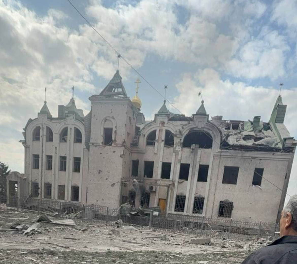 Покровское викариатство УПЦ показало, как разрушено здание его управления