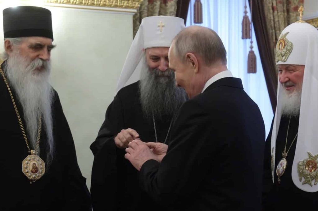 Патриарх Порфирий и политическая ангажированность Сербской Церкви