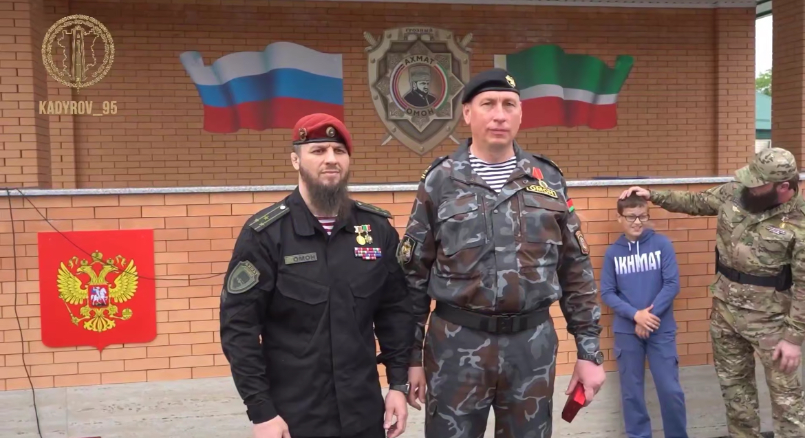 Z-блогеры обиделись: с герба России в Чечне пропали кресты