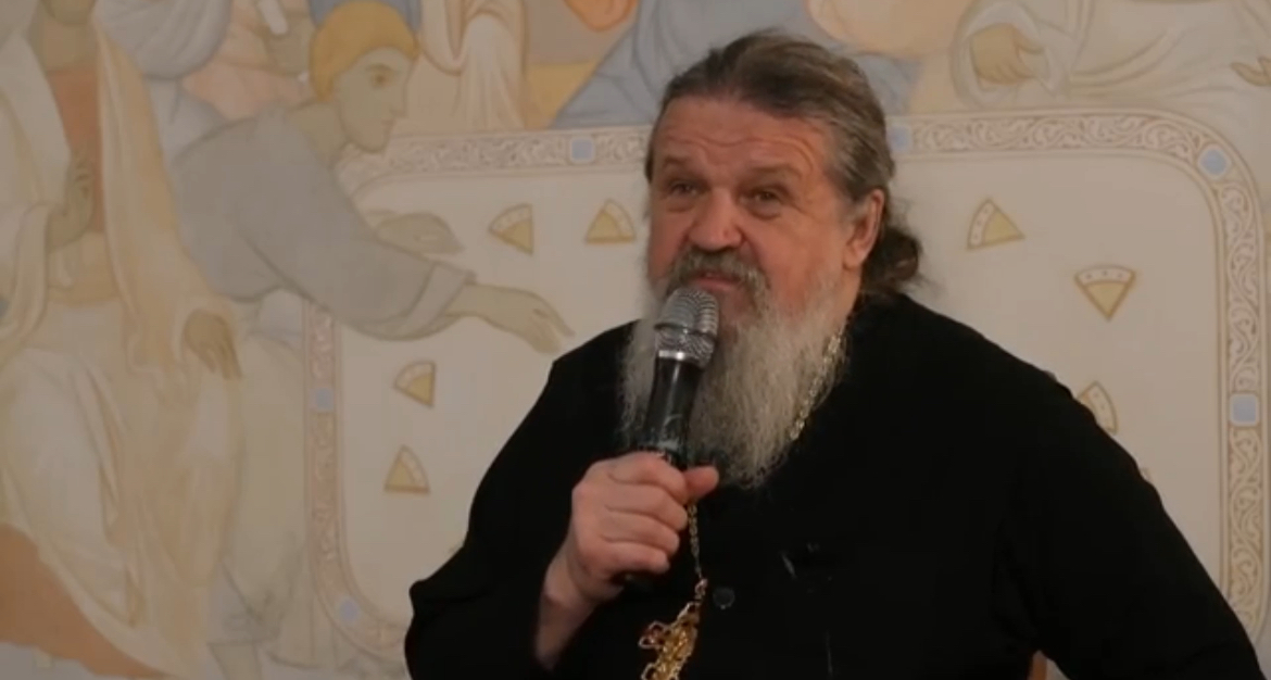 «Бороться с дьяволом, как российские солдаты»: духовник минского монастыря призвал учиться у армии РФ