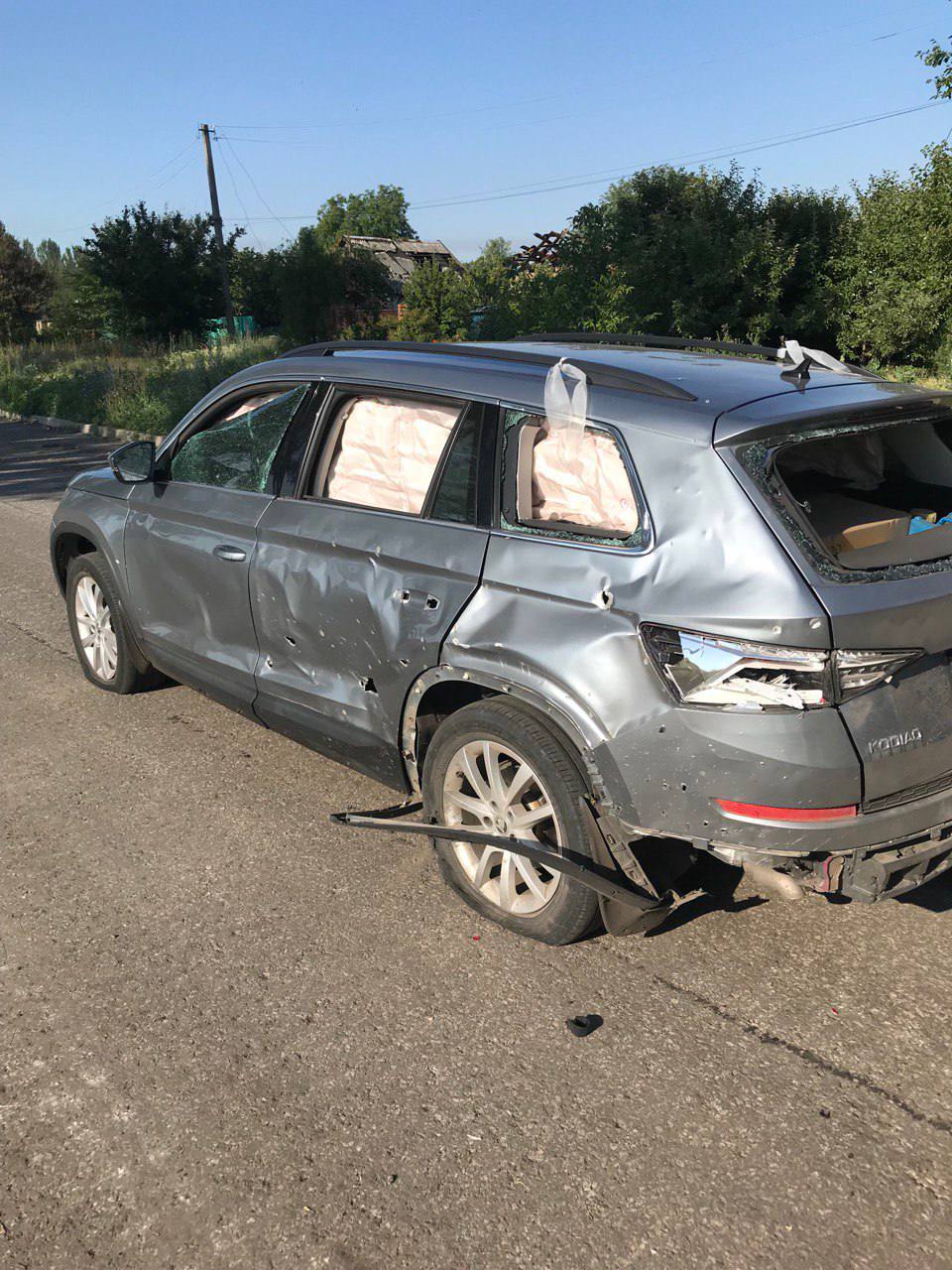 Под обстрел попал автомобиль, доставлявший в Покровск клирика УПЦ. Священник не пострадал