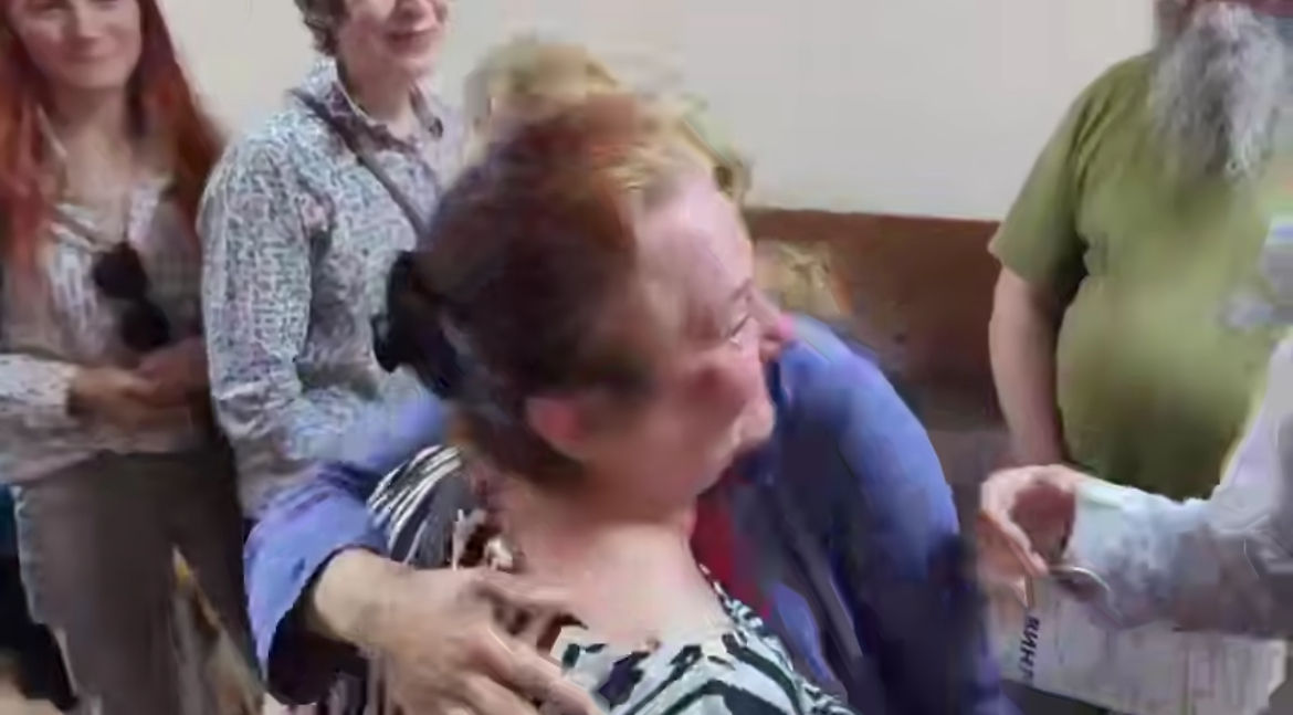 Против юристки Елены Поповой, помогающей российским отказчикам, возбудили уголовное дело — но суд отпустил её без меры пресечения