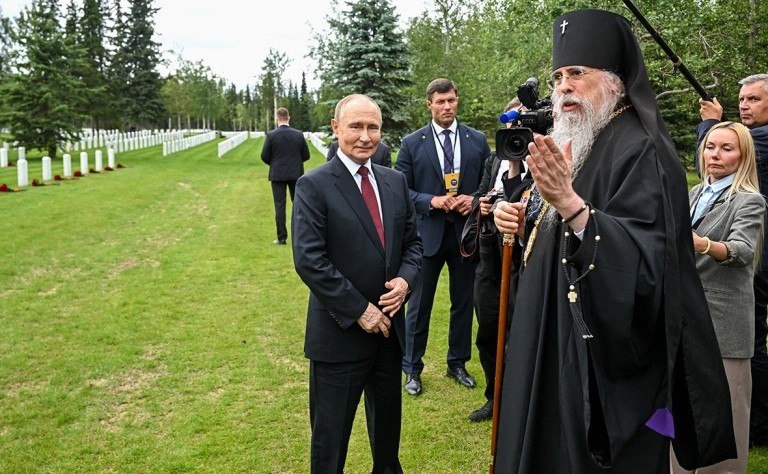 «Мы оказались дома». Аляскинский архиепископ рассказал Путину, что любит ездить в Россию