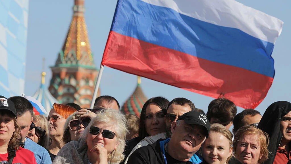 Почти 40% россиян считают себя «особым народом»