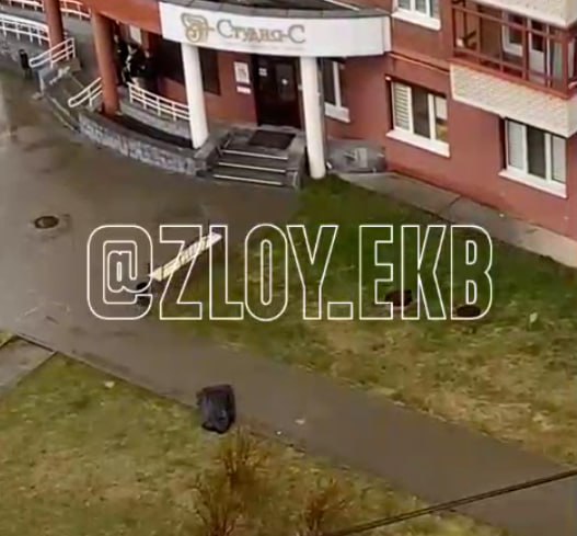 В Екатеринбурге весной выпал из окна церковный функционер