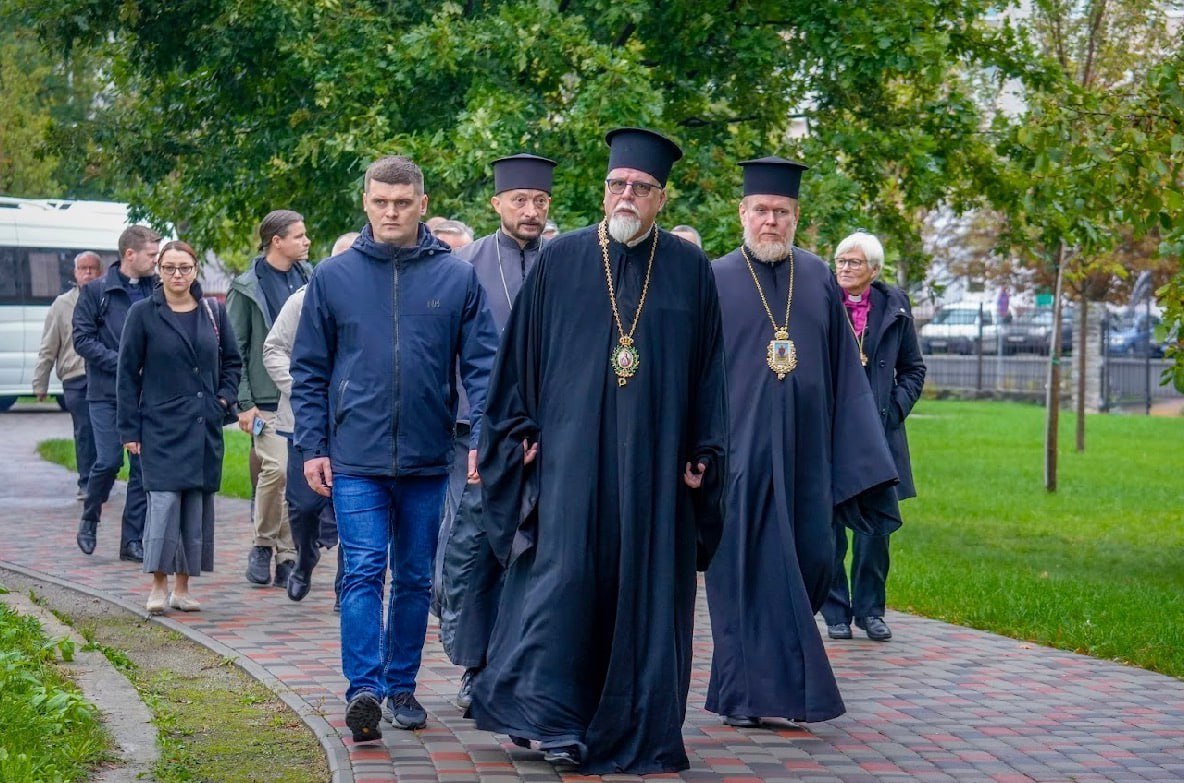 Экуменическая делегация церквей Северных стран посетила Бучу и почтила память жертв российской агрессии