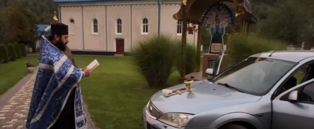 В Закарпатье приход УПЦ передал одиннадцатый автомобиль для ВСУ