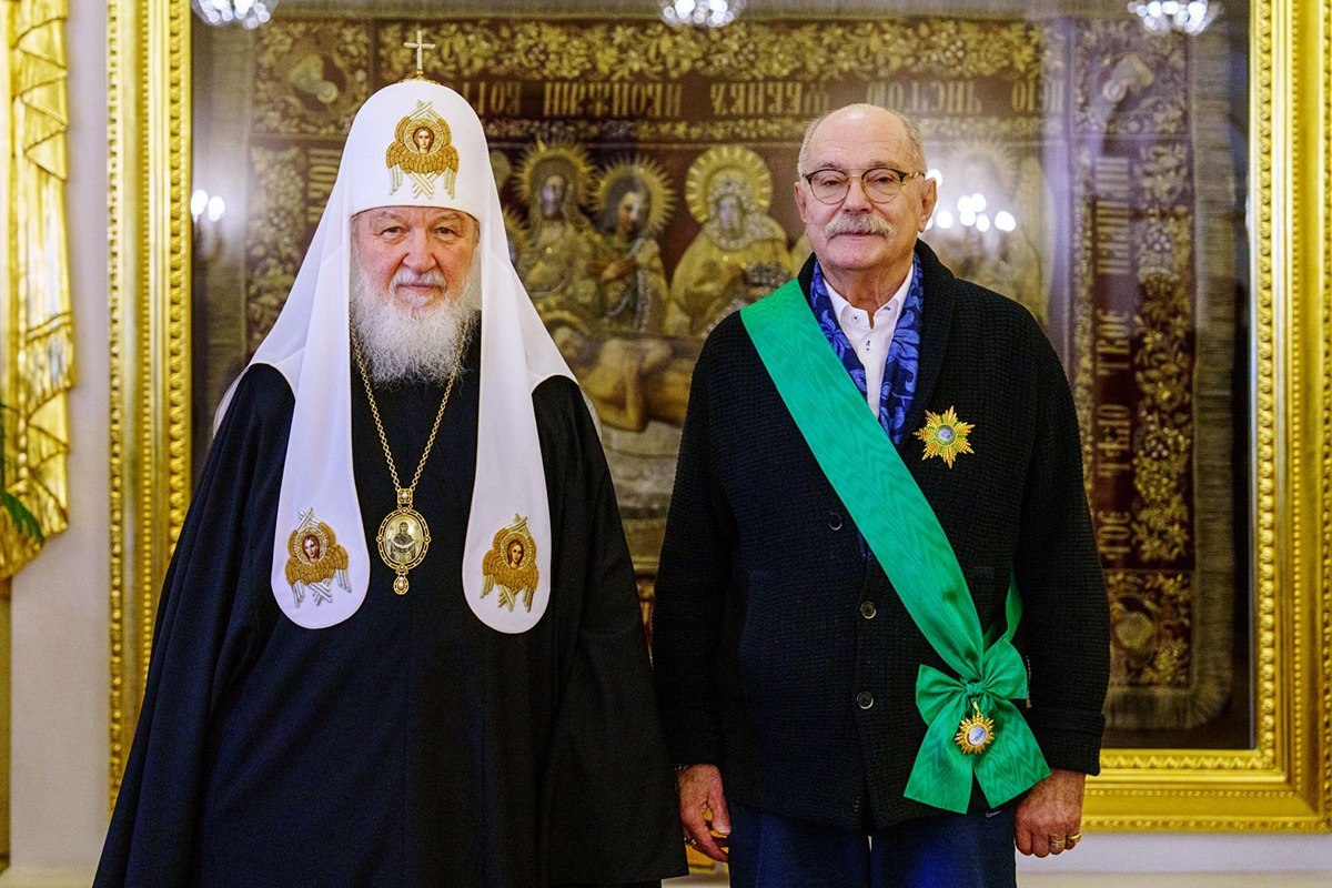 Патриарх Кирилл наградил конспиролога и пропагандиста Михалкова за «правду»