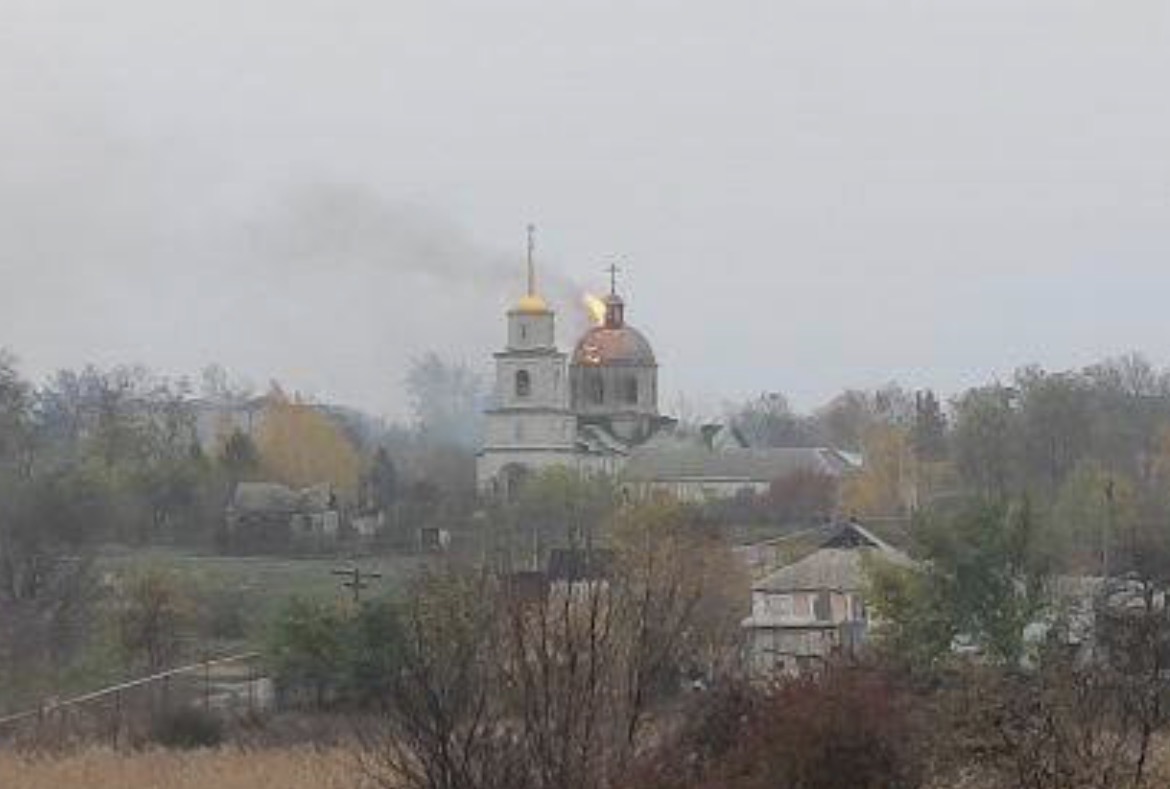 В результате обстрела загорелся храм Покровского викариатства УПЦ