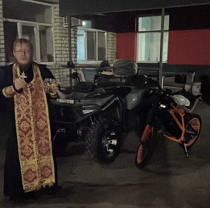 Брянский священник освятил мотоциклы и квадроциклы “для нужд СВО”