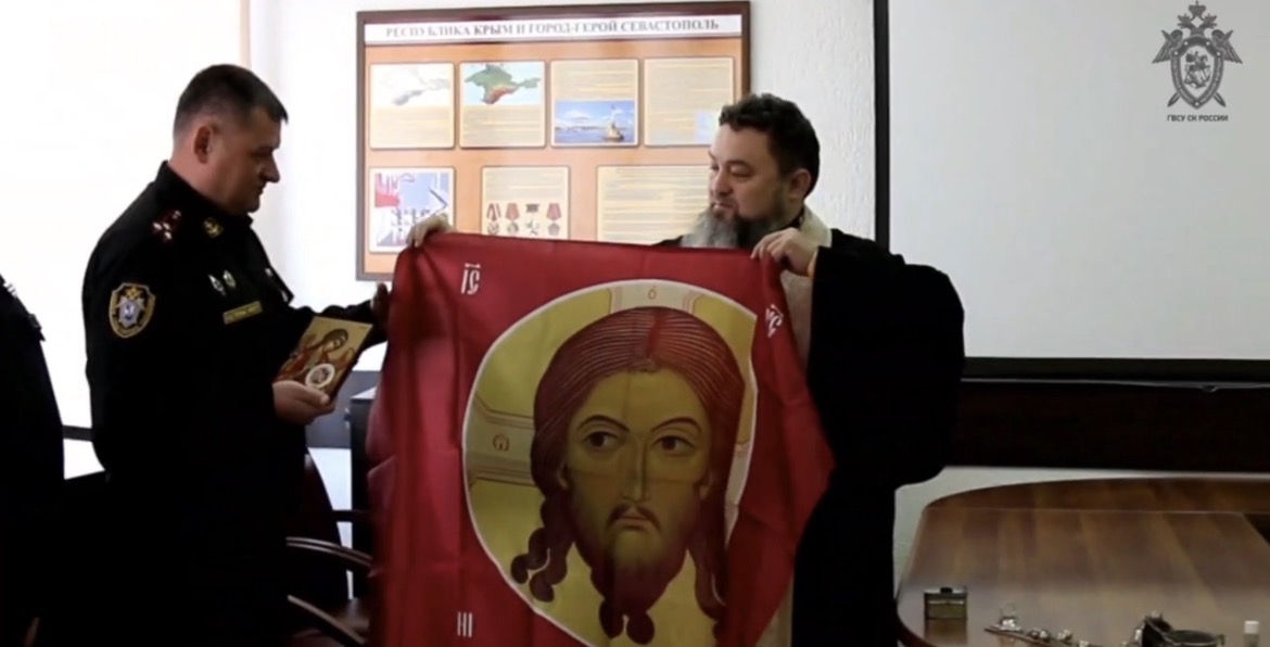 В аннексированном Севастополе священник освятил помещения военных следователей СК России