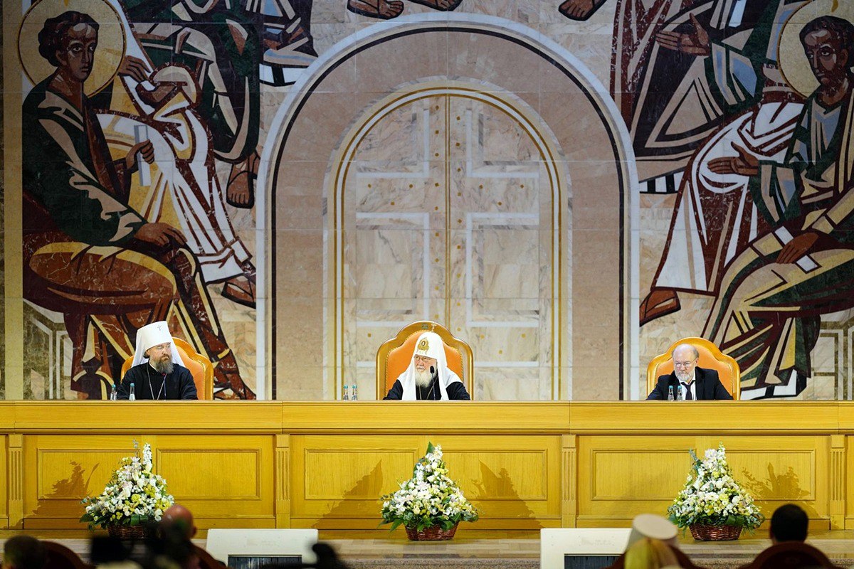 Патриарх Кирилл призвал вводить еще больше санкций против России