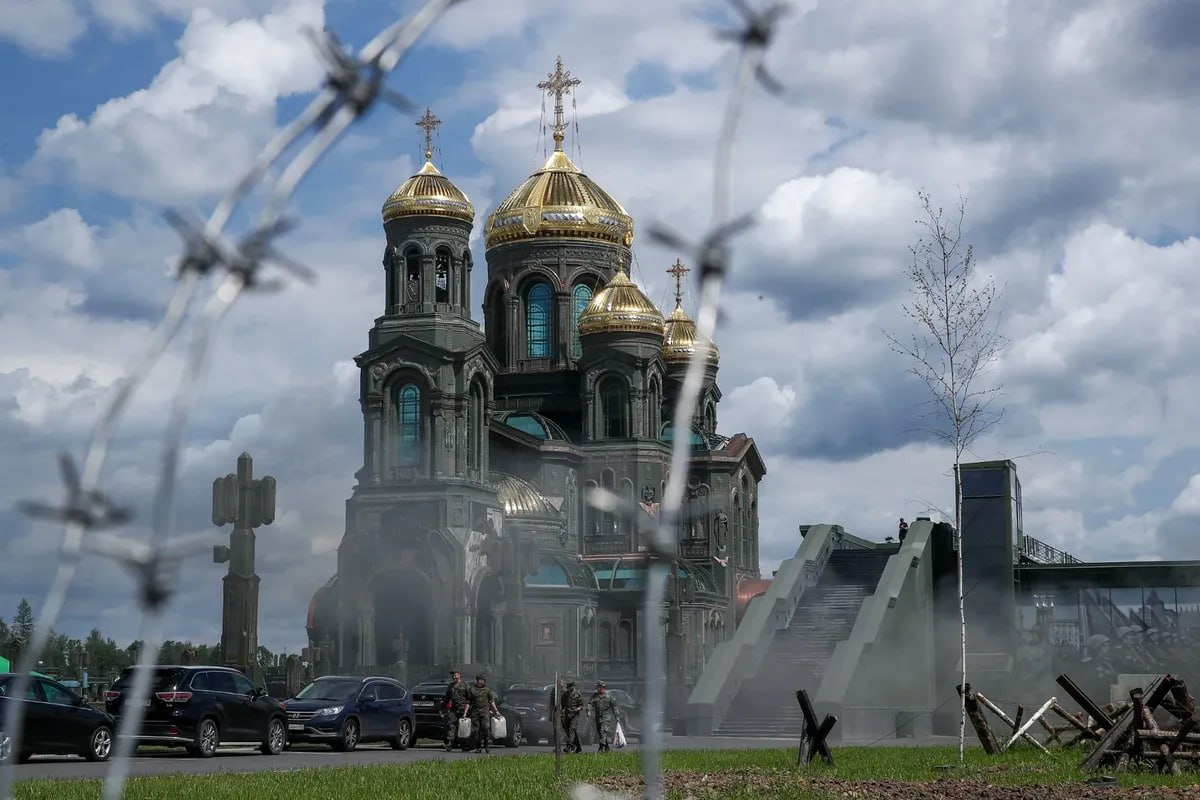 Как в России строят культ смерти с помощью религиозного языка и государственной пропаганды