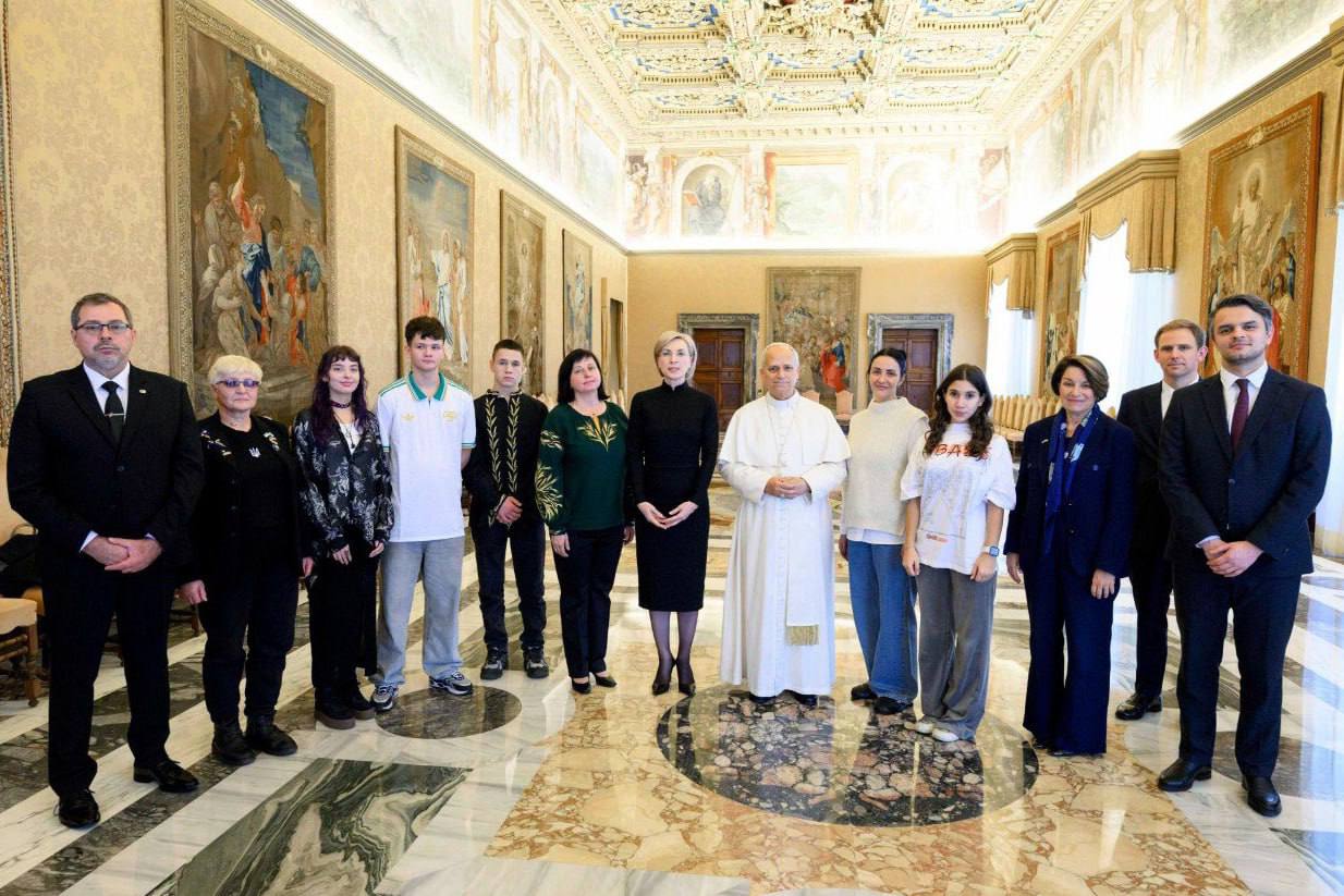 Папа Лев XIV встретился с украинскими детьми, возвращёнными из России