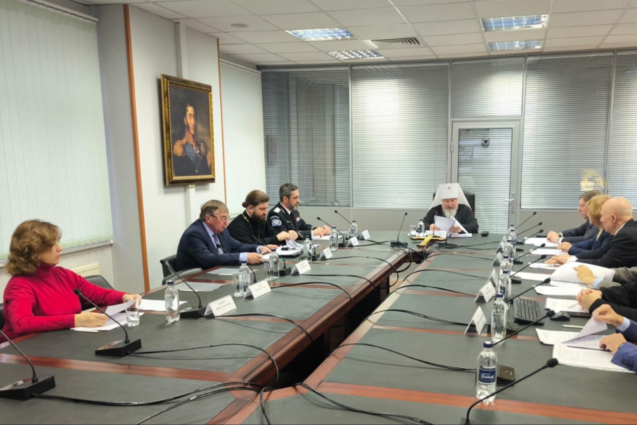 Военный митрополит РПЦ попросил казаков помочь в борьбе с «деструктивными религиозными течениями»