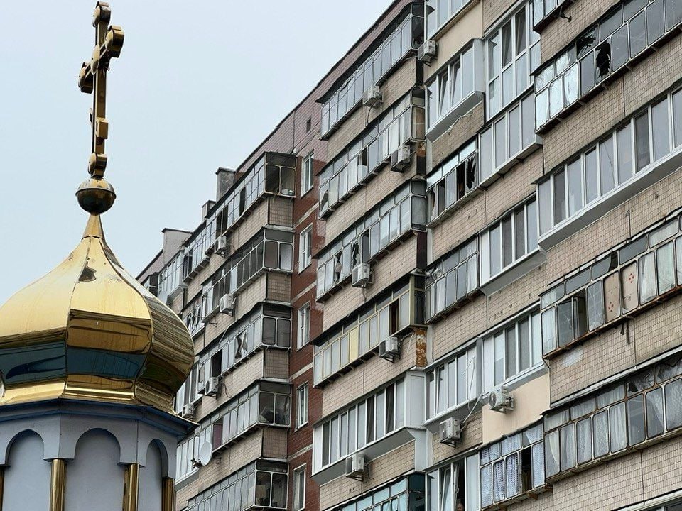В киевских Броварах российский обстрел повредил греко-католический храм