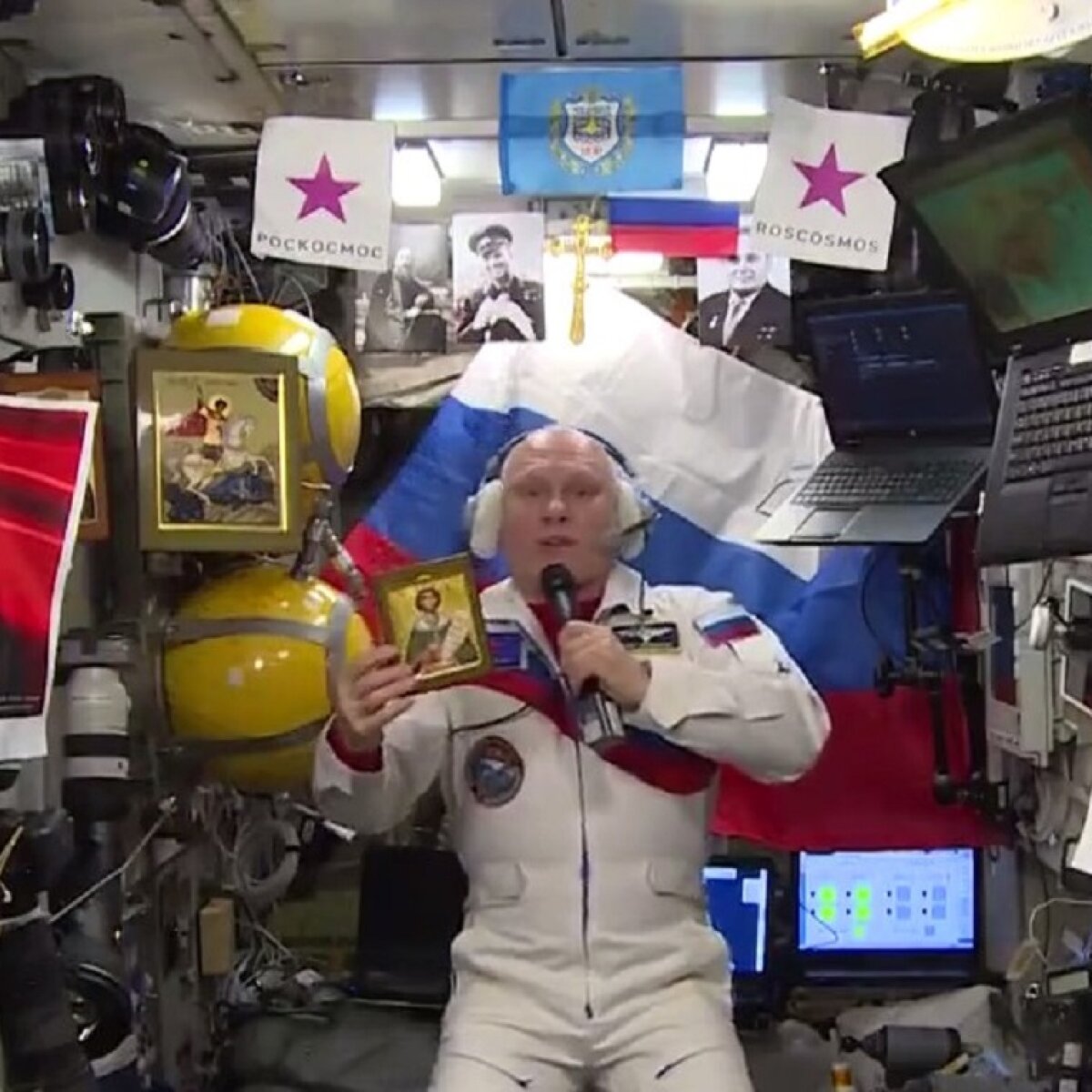 Возивший икону на МКС российский космонавт оказался шпионом