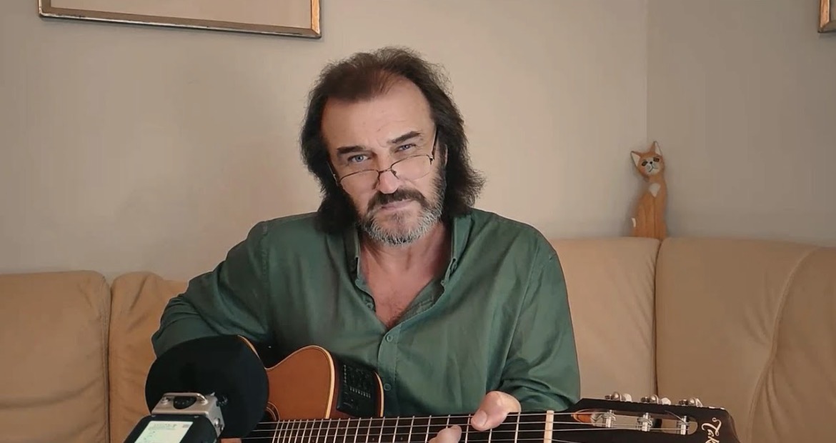 «Бомбой ядрёною  миру грозящая. Скорбно иконами мироточащая» — белорусский бард написал песнь про Русь