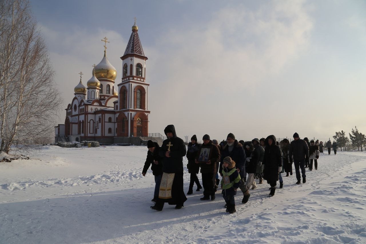 В Красноярске прошел крестный ход в поддержку оккупантов