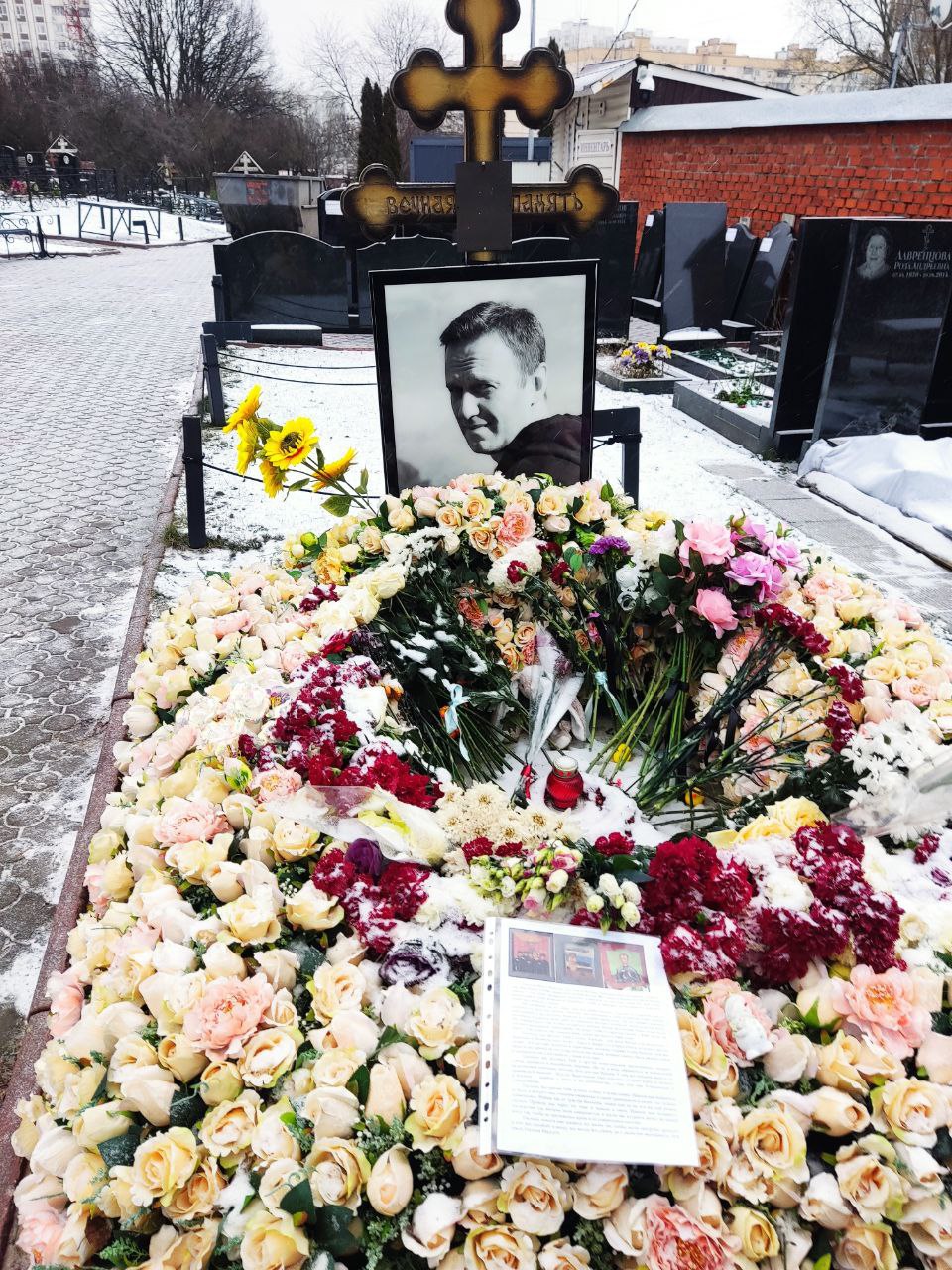 Христианские активисты побывали на могиле Алексея Навального