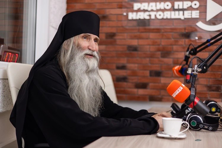 Монах РПЦ раскритиковал россиянок, которым плохо без ушедших на войну мужей