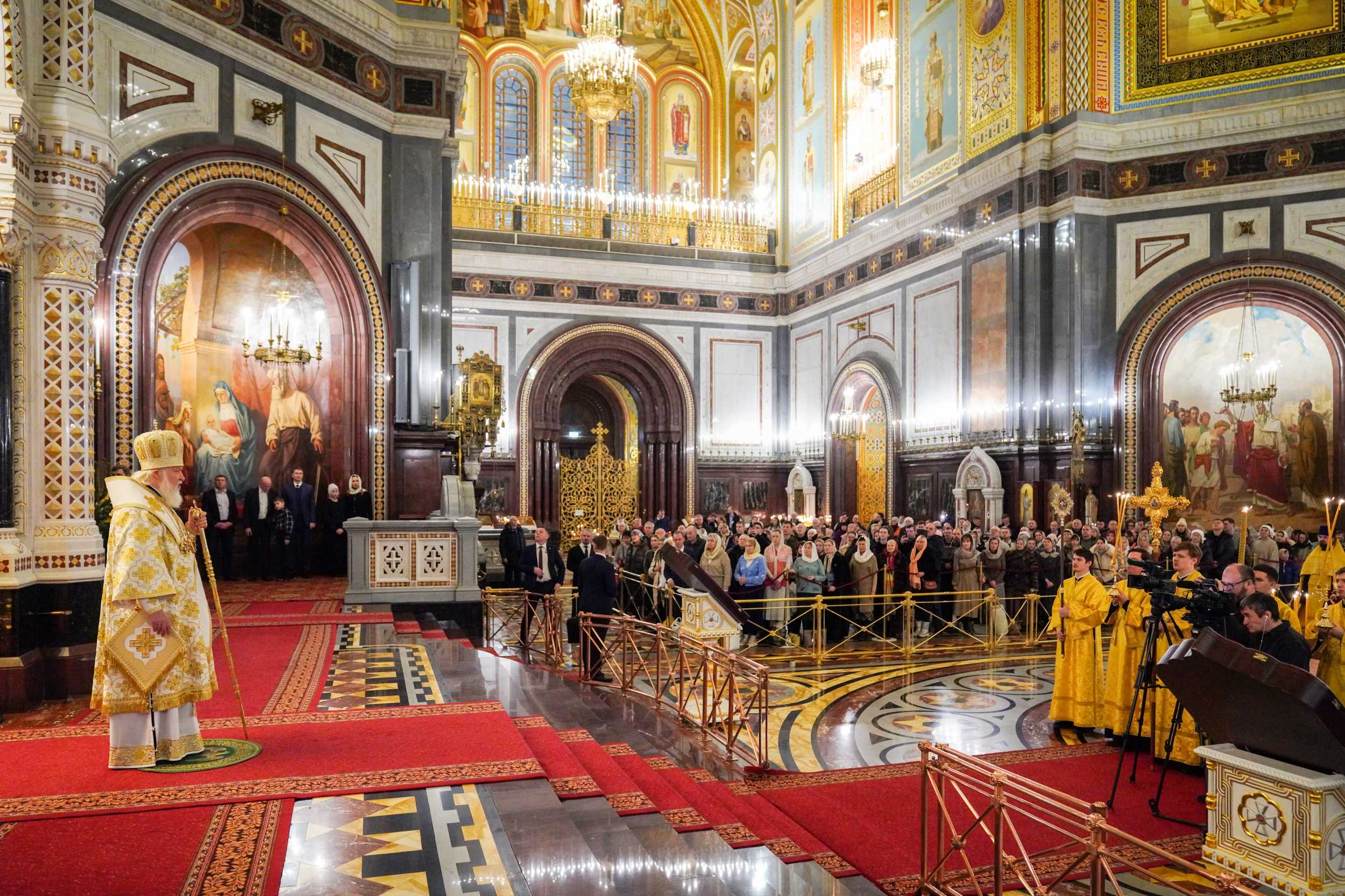 Патриарх Кирилл в новогоднюю ночь расхваливал Путина и просил молиться за него