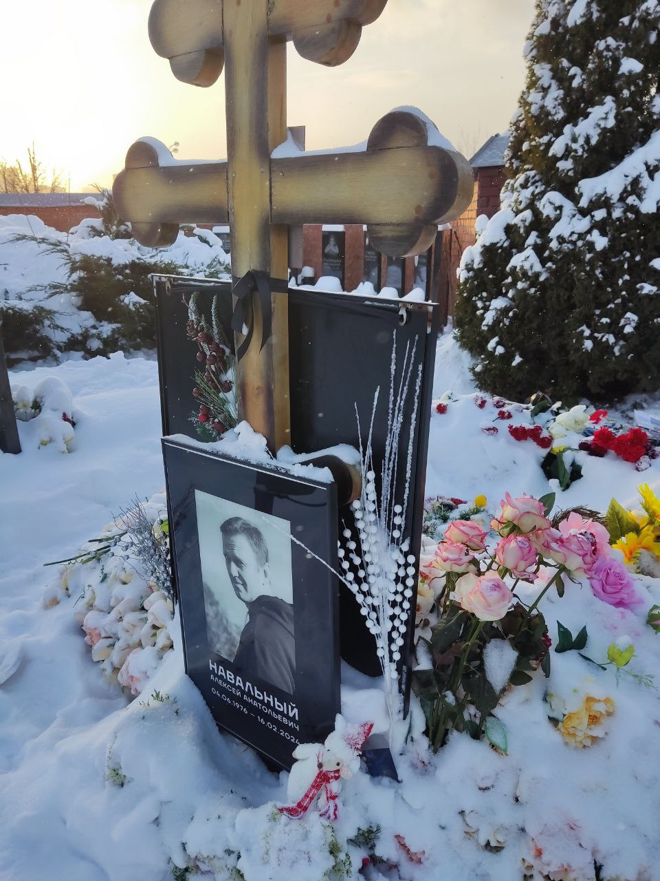 В первый день нового года к могиле Навального пришли христианские активисты