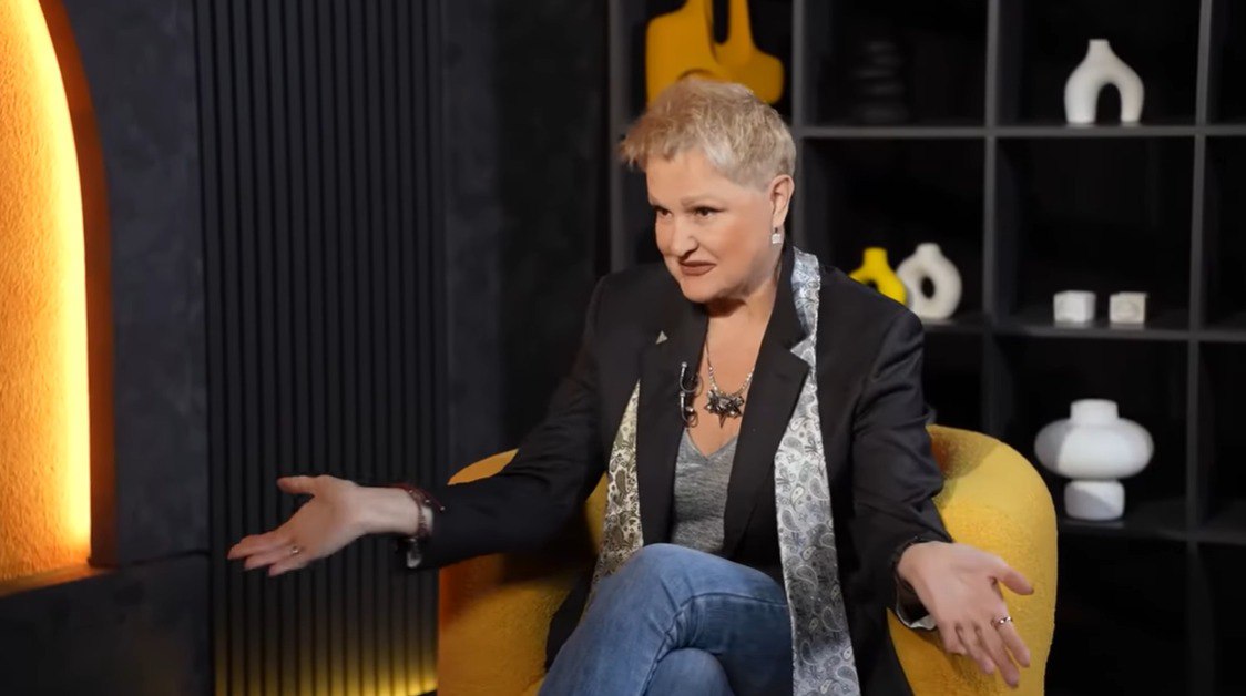 Певица Суханкина рассказала, что всегда зажигает свечи, когда слушает Путина