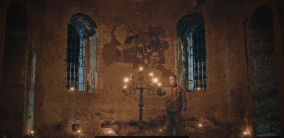 В Украине сняли клип «Капеллан» в разрушенном российским вторжением храме Черниговской области