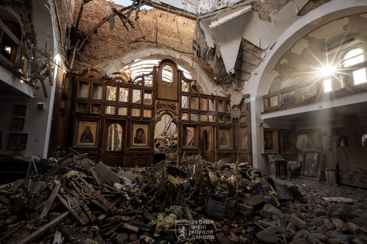 В кадрах обстреливаемой Константиновки Донецкой области разрушенный храм УПЦ