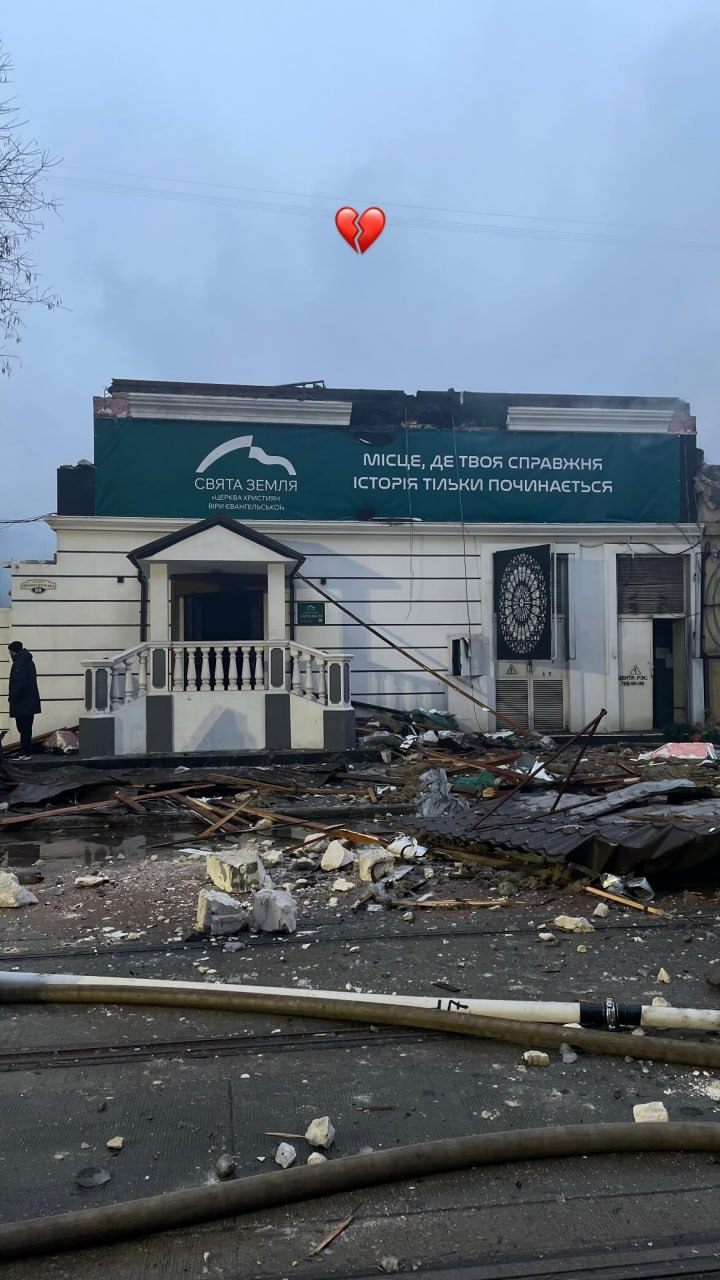 От российского обстрела сгорело здание одесской евангельской церкви «Святая земля»